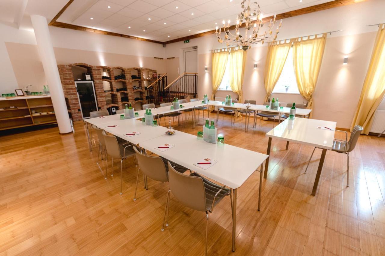 Winzerhotel 굼폴드스키르첸 외부 사진